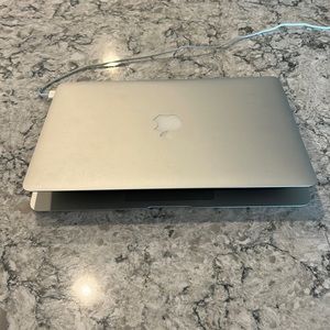 MacBook Air (13-Inch) 2017 Model